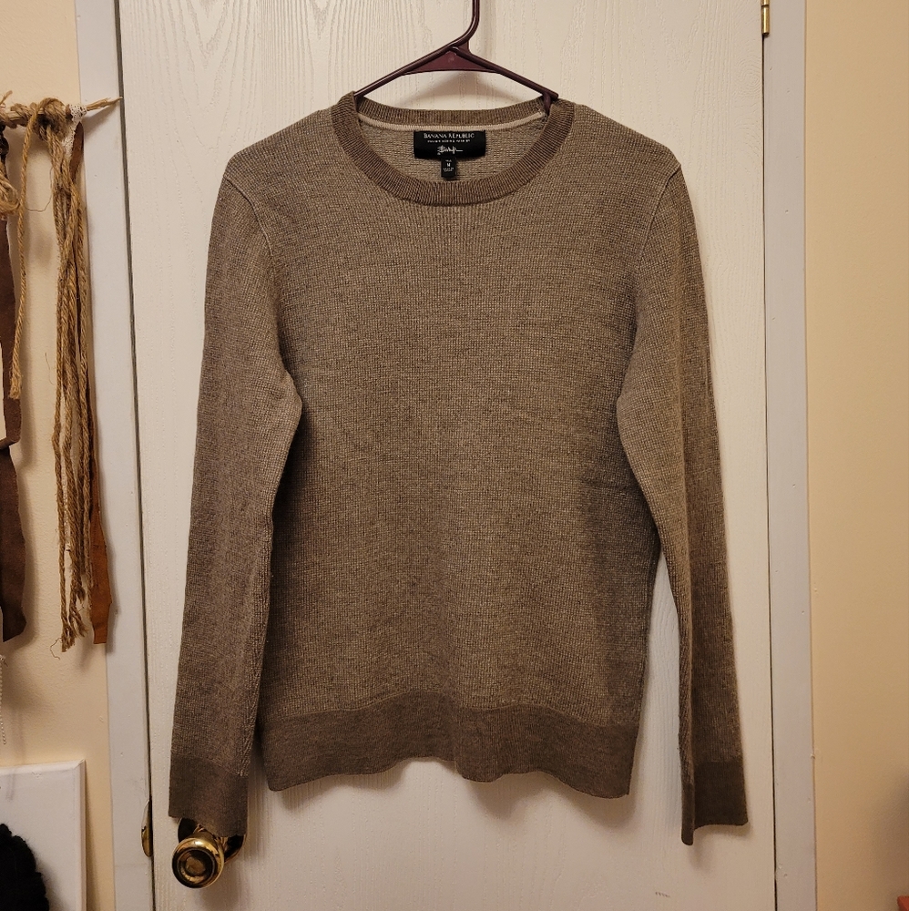 CLOSET CLOSING!! Mens Banana Republic Merino wool sweater